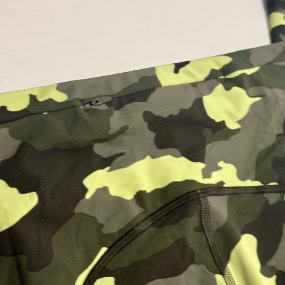 Lululemon Athletica Camouflage Performance Leggings Green Black - Picture 5 of 7